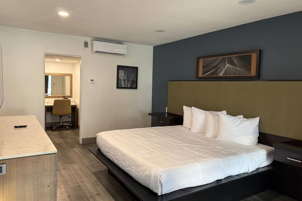 DTLV, a Baymont by Wyndham 3