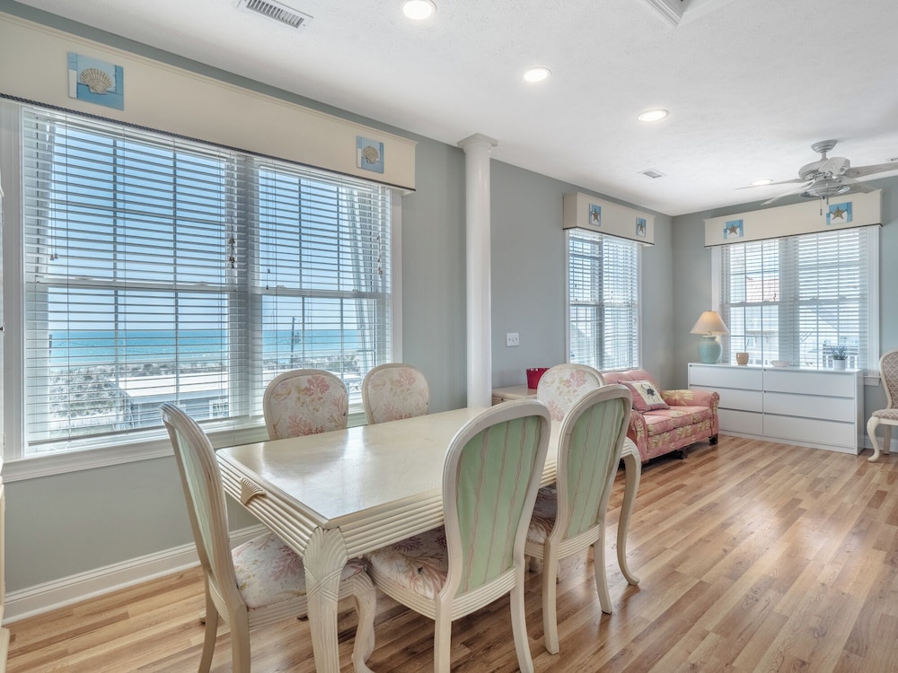 Skipper's Hideout by Topsail Realty