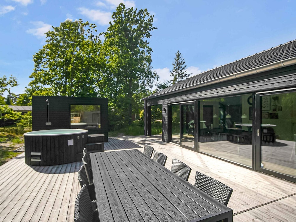 5 Star Holiday Home in Hals