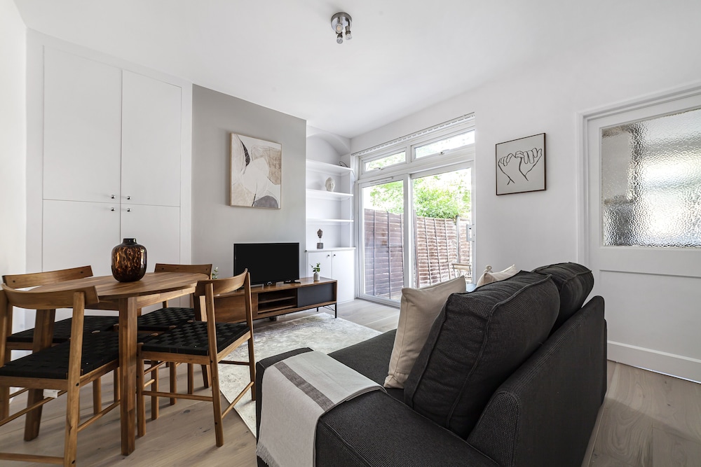 The Neasden Villas