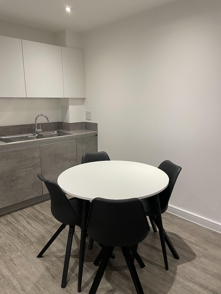 2 Bedroom Luxury Apartment in Barking