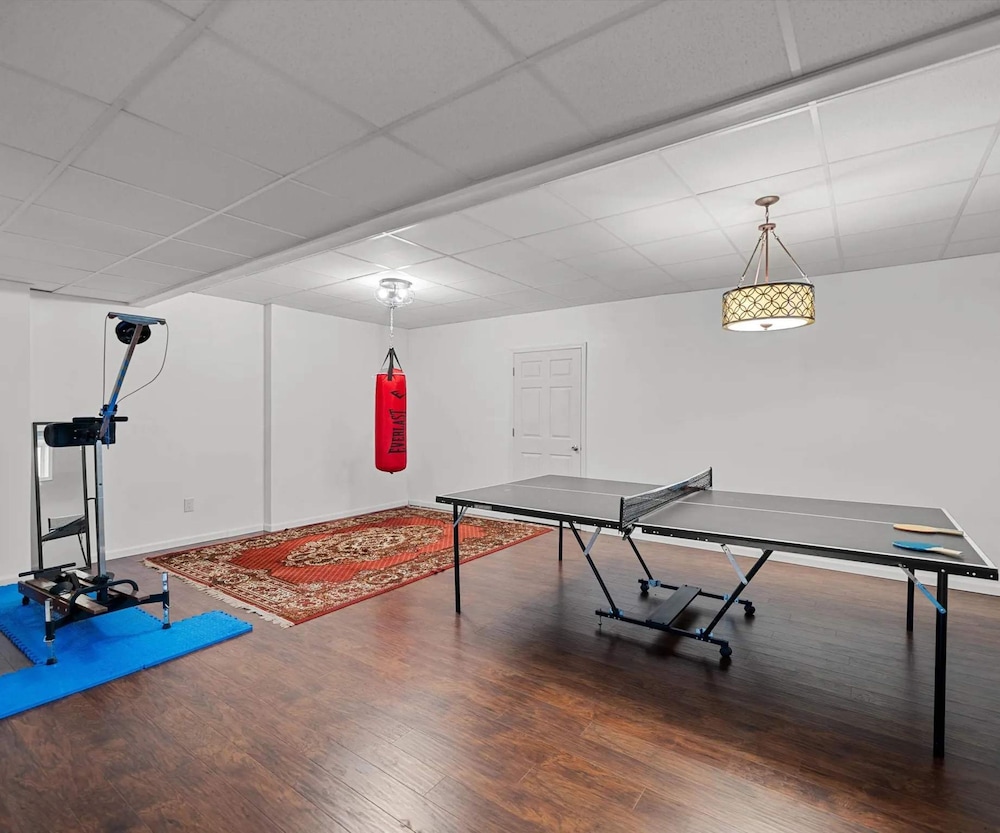 Luxury Ann Arbor Stay Theater Gym Game Room Spa