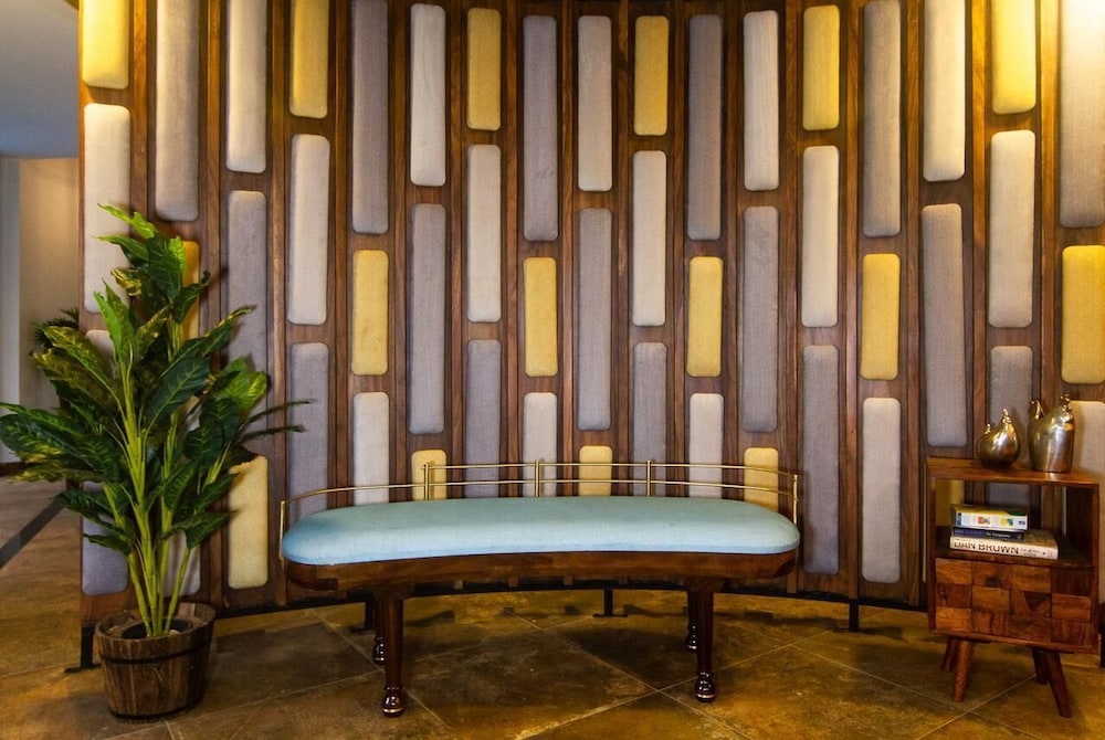 Lobby & Reception