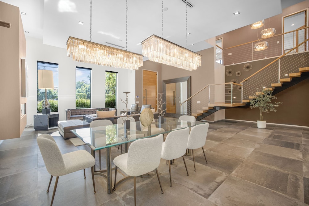 Louise Modern - Luxury Smart Estate in Encino w/ Pool, Gym & Spa