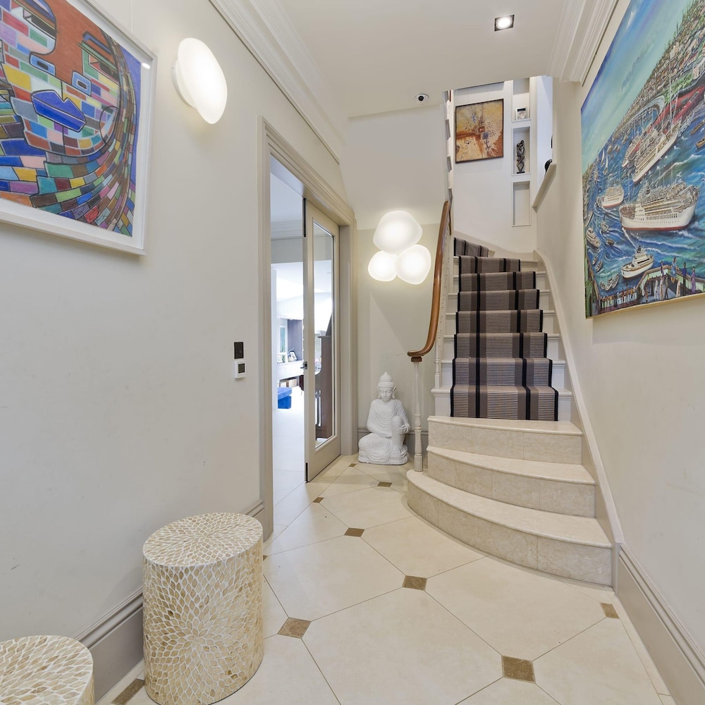 Astounding 7bed Notting Hill Family Home w Private Garden Games Room Parking