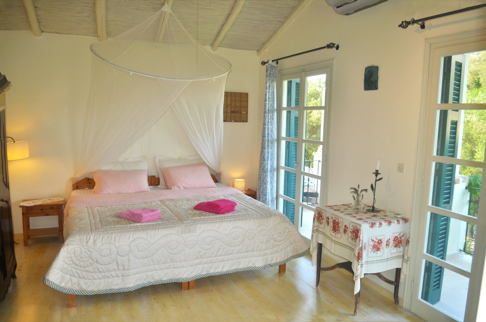 House Lemoni, Apartment A With Terrace and Balcony - Pelekas, Corfu view 2