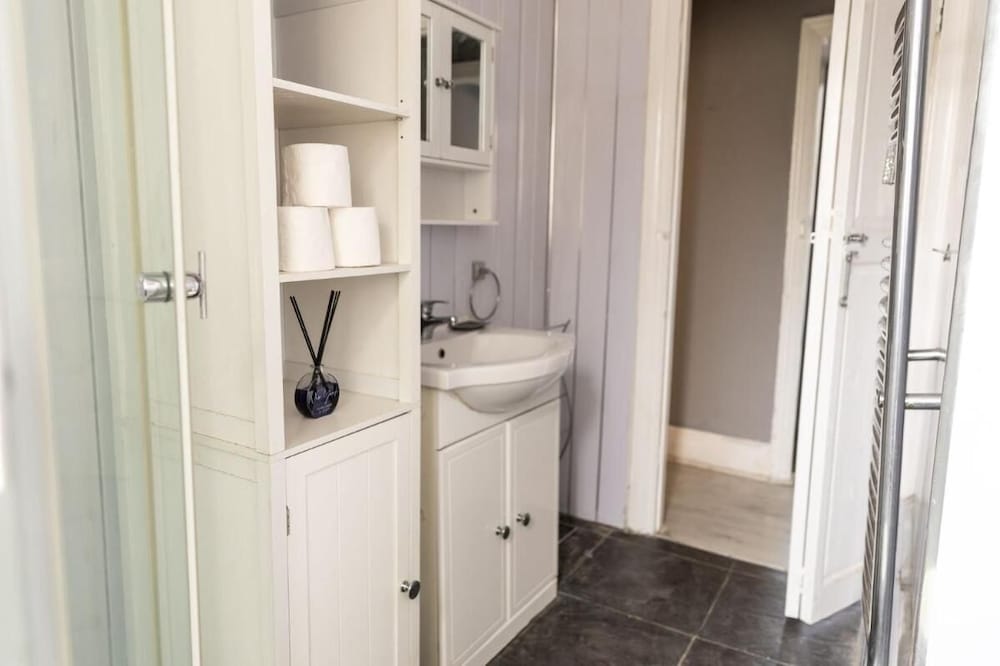 2 Bedroom Cossy Detached Property