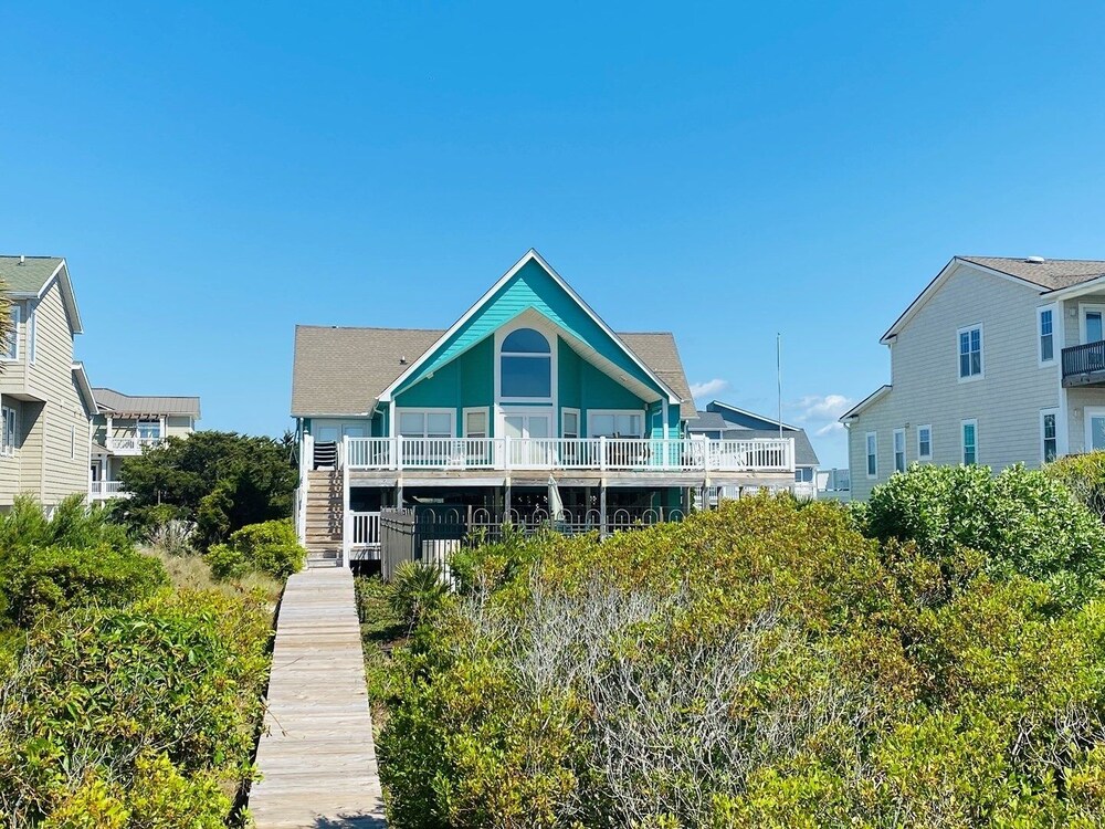 Serenity's Star 4 Bedroom Home by RedAwning