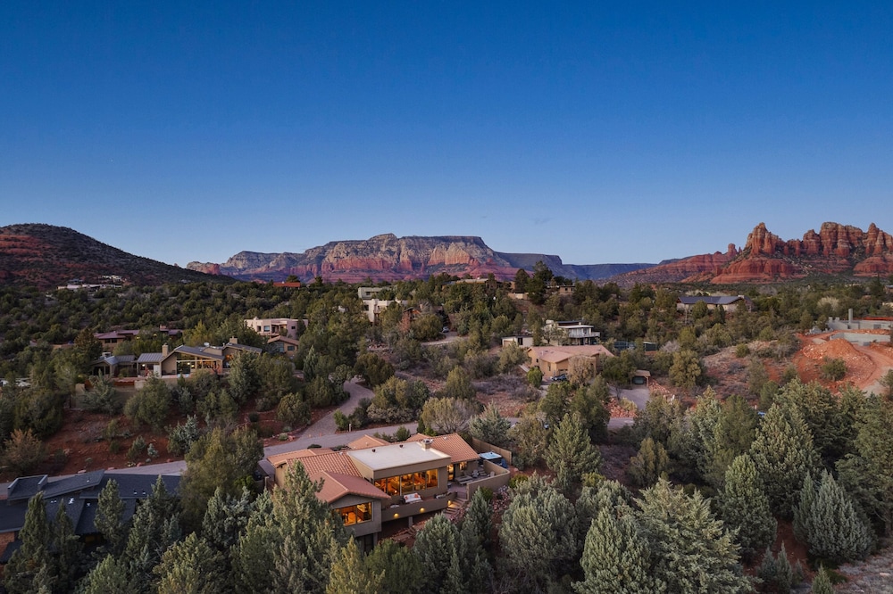 Mammoth Rock Splendor-close to Town Huge Spa Game Room