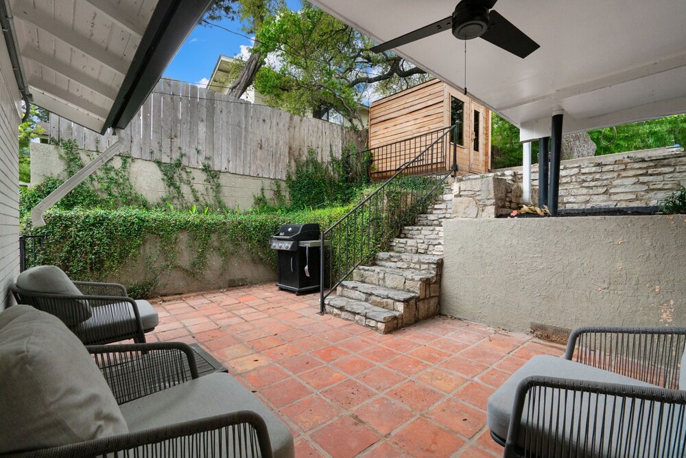 4 Bedroom Near Soco With a Private Pool & Sauna - Image 3