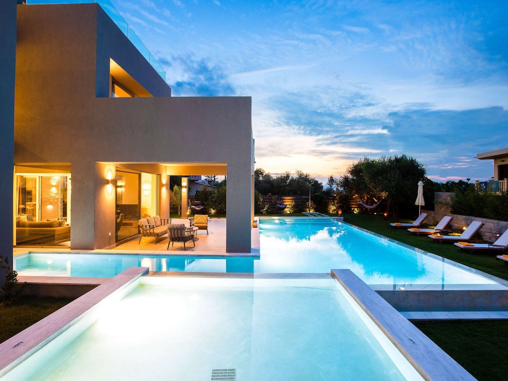 Villa in Platanias Near Seabeach & Village view 3
