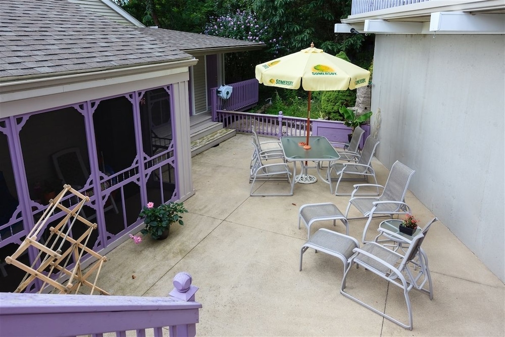 Bee 'n Bee Bed n' Breakfast