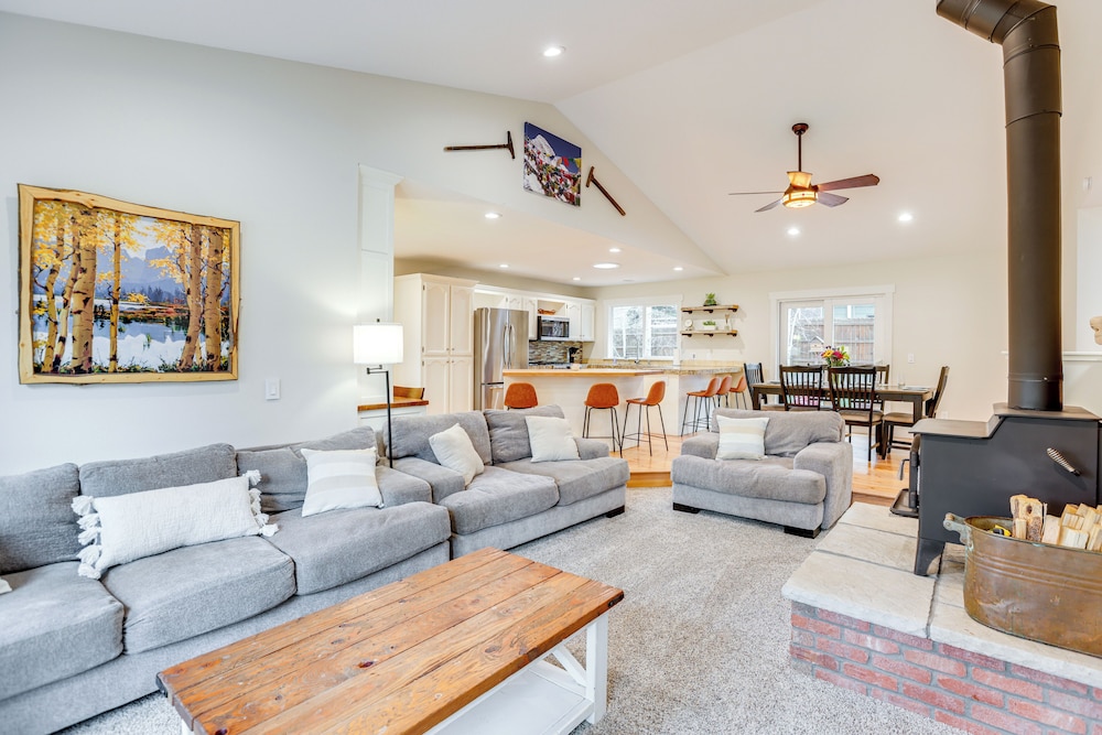 3 Mi to Old Mill District: Family Retreat w/ Yard