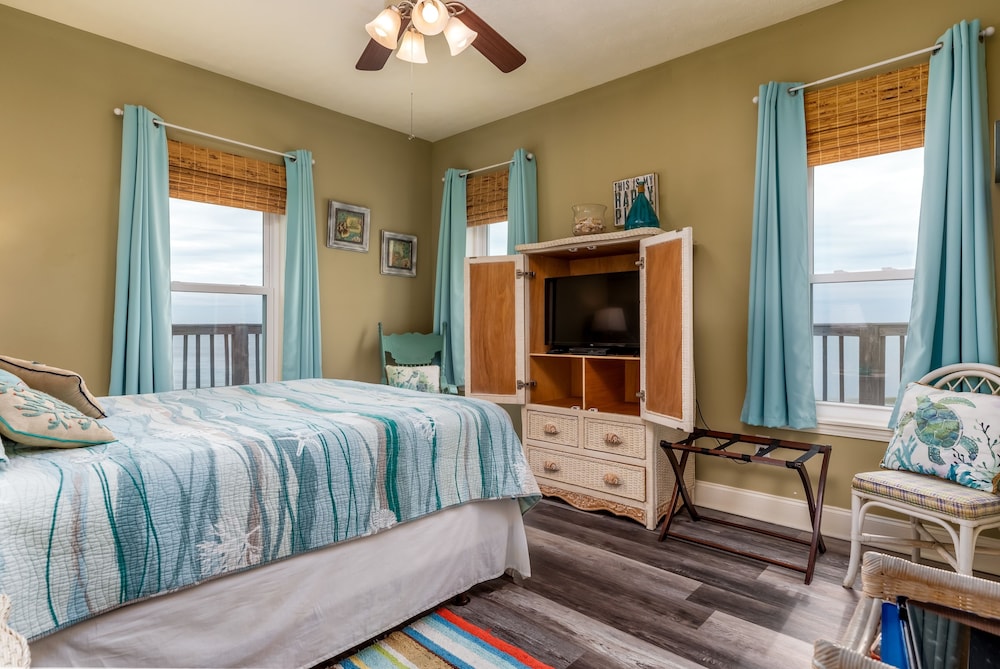 Blue Sky Breeze - 102 Tampico 4 Bedroom Home by RedAwning view 4