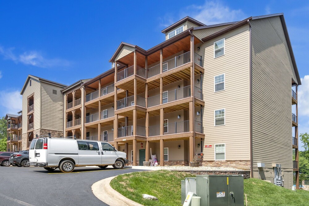 New Lakeside Haven - Picturesque view 5
