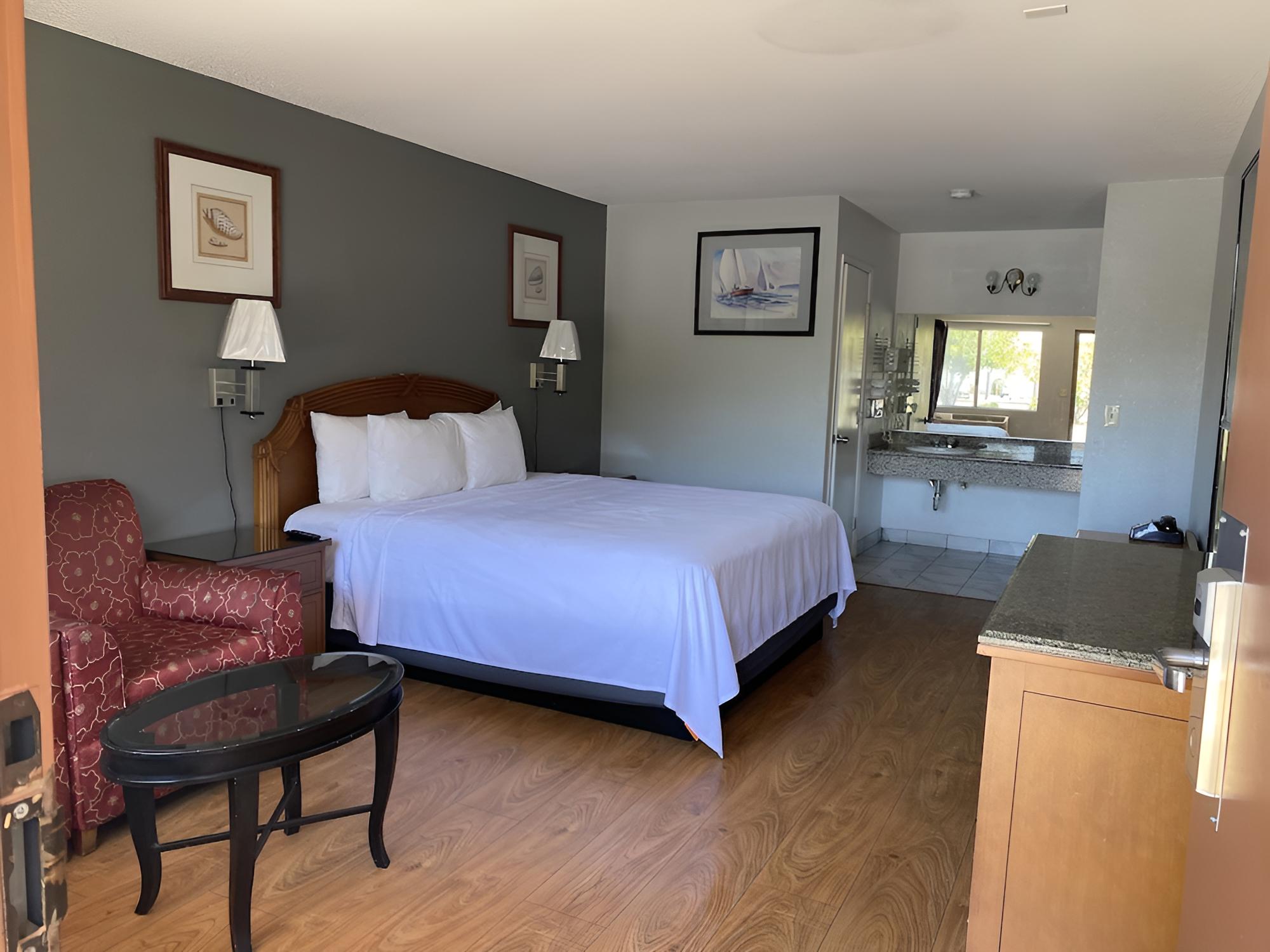 Howard Johnson by Wyndham Azusa - Property Image 8