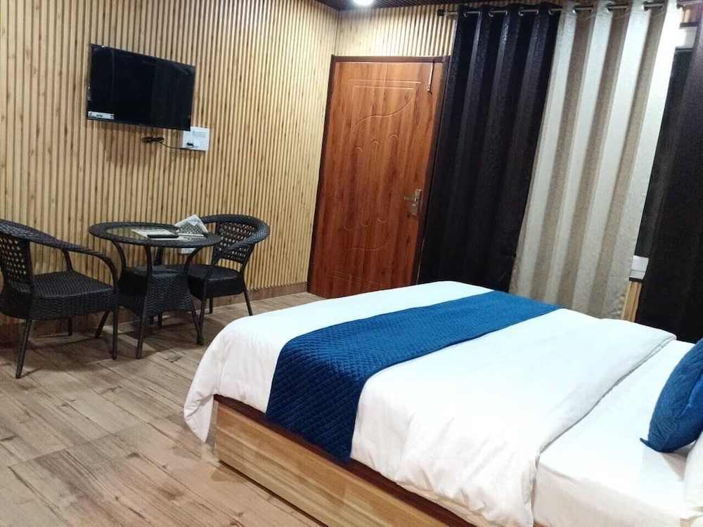 The Dhanaulti chalet