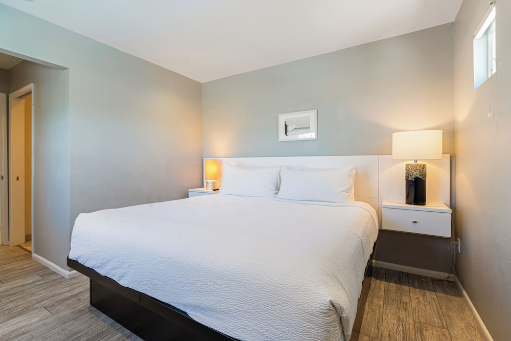 The Cayucan Bungalows by AvantStay Pet-Friendly Getaway Steps from Cayucos State Beach