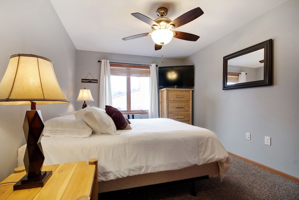 First Floor 3 BR Condo, Northern Bay Golf Course by RedAwning view 5