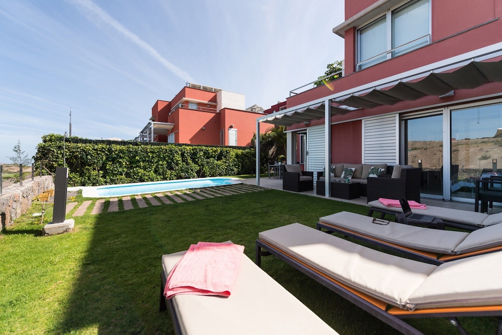 Villa With Heated Pool in Salobre