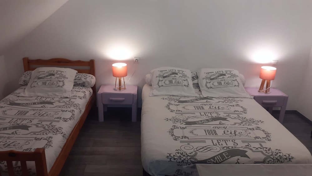 Le Relais de Jeanne en Orbigny — hotel room