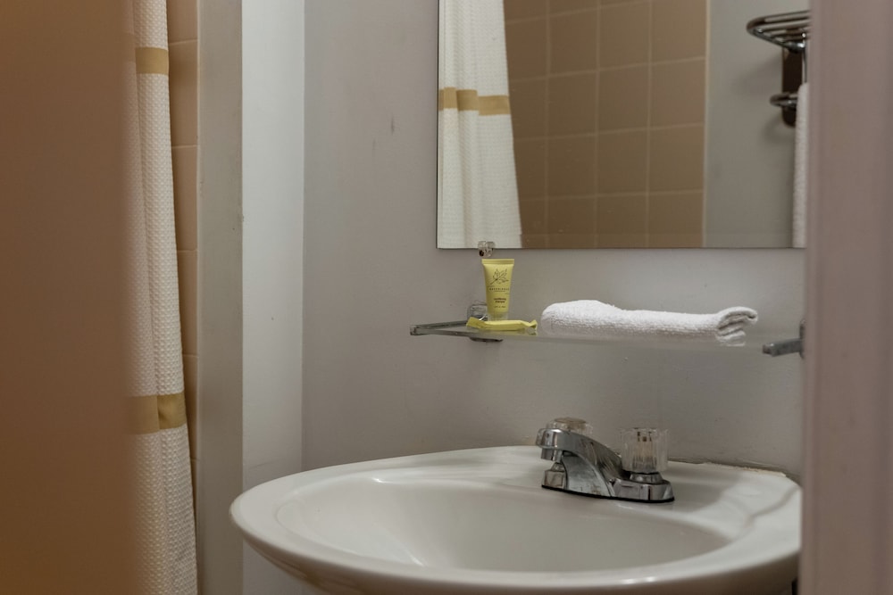 Guelph Vacations - Royal Inn and Suites at Guelph - Property Image 30