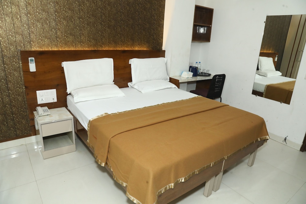 Flourish Stay Saket near Max Hospital
