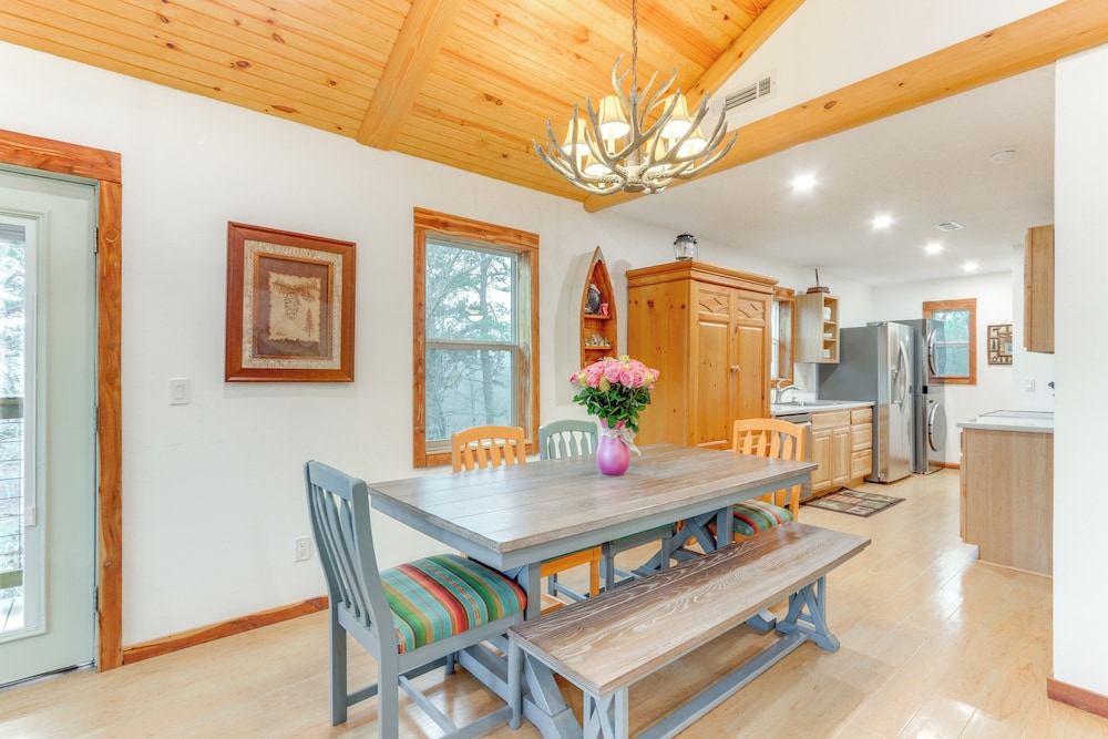 Cabin on Beaver Lake w/ Views & Furnished Deck!
