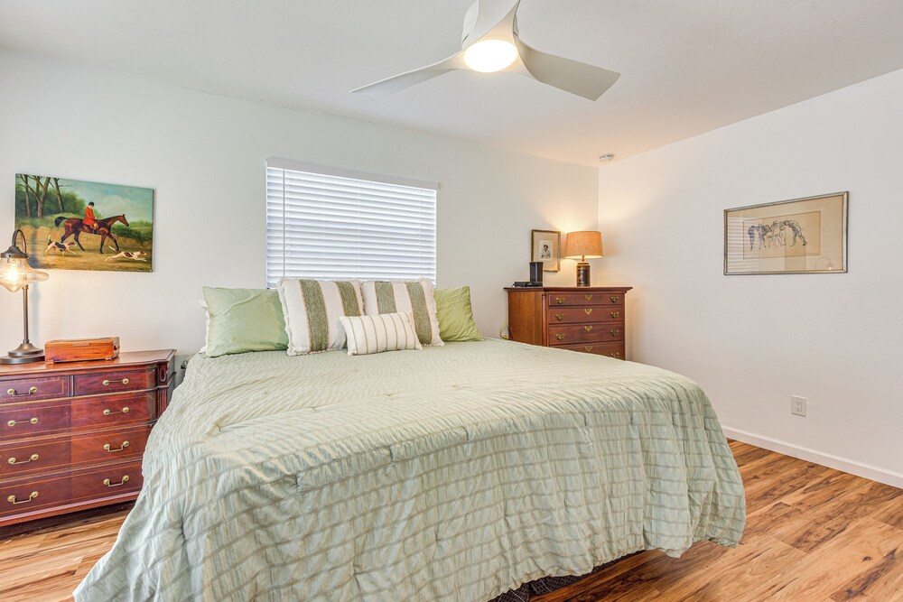 6 Mi to Beaches: Modern Bradenton Getaway!