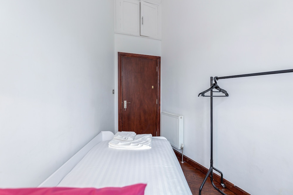 South Ken Apartment by BaseToGo