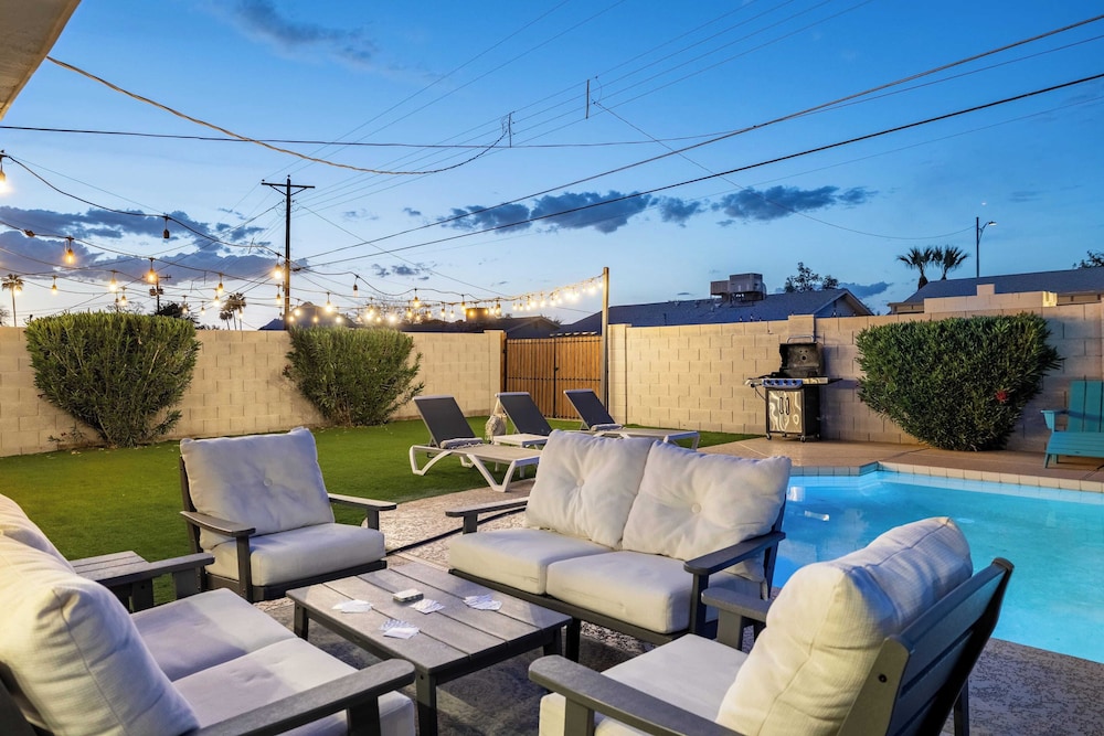 Indianola Oasis Private Pool, Outdoor Living & Old Town Access