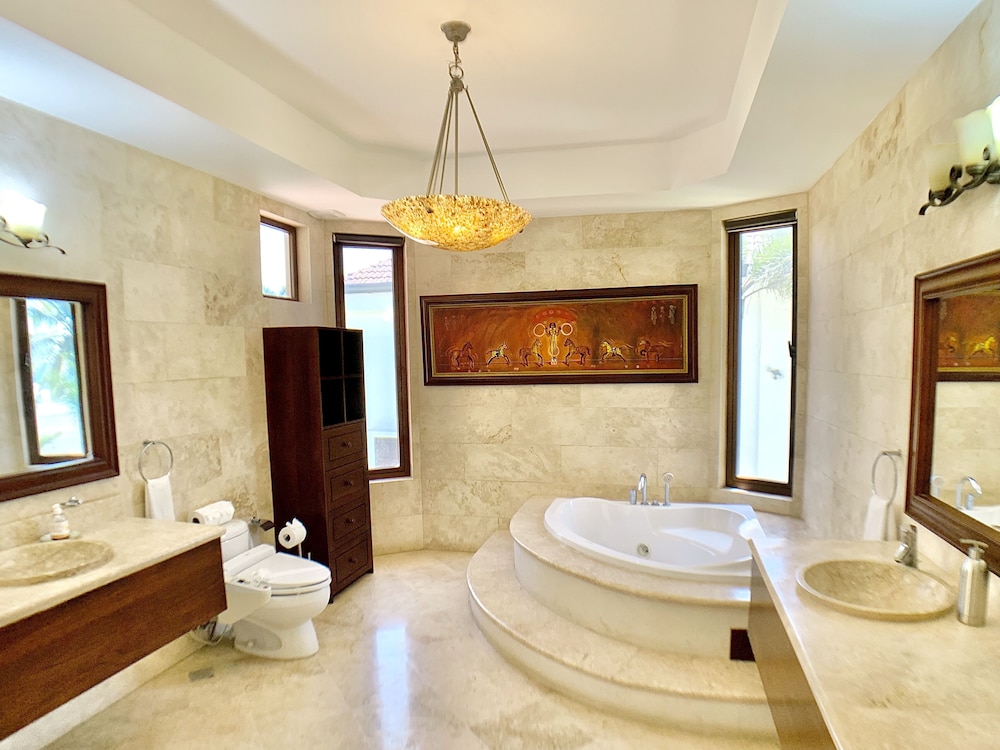 Luxury Villa on The Beach - Hermosa Palms 10A
