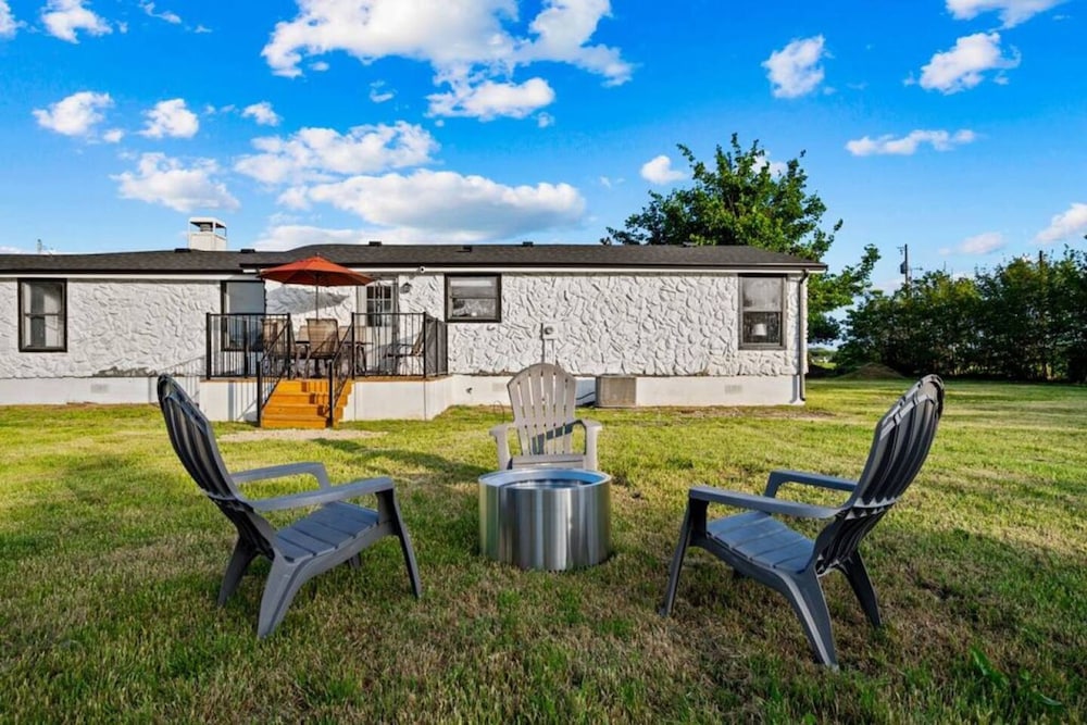 Spacious House-single Level Near Lake Huge Parking