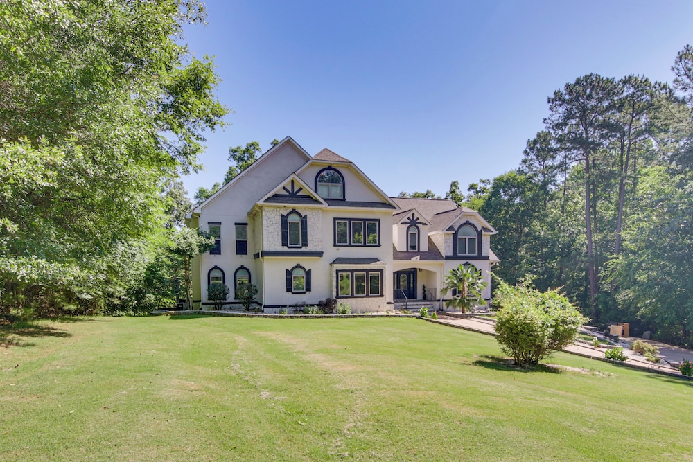 Boat Dock & Movie Theater: Lake Wylie Retreat!