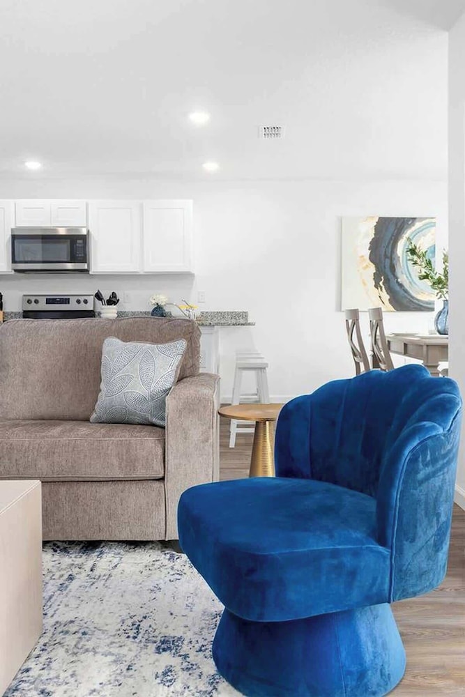 Springhill Retreat! 3 Bed, 2 Bath!