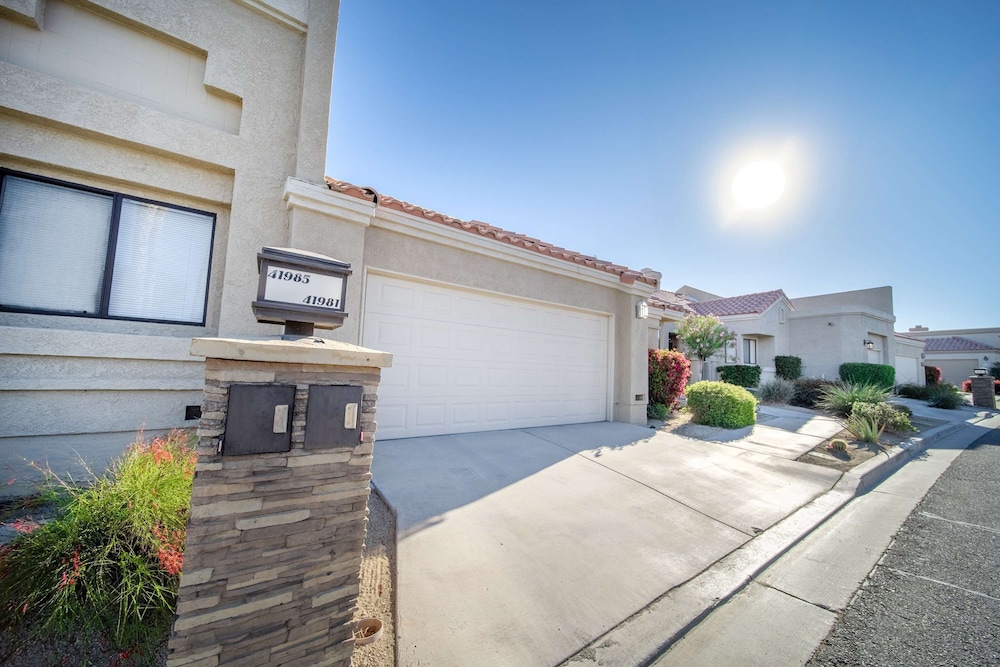 Charming Condo With Golf Course View