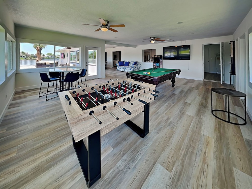 Dolphin View Oasis by Distinctive Beach Rentals