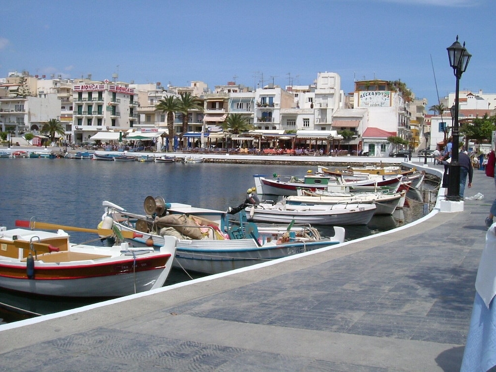 Notiko villas