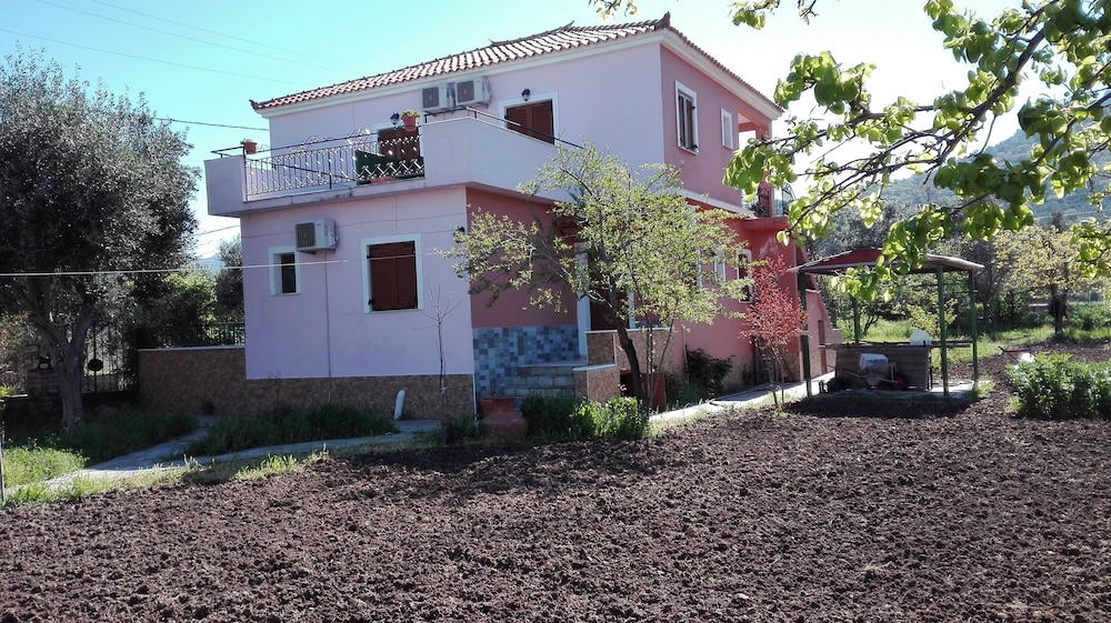 Vassilis Studios photo 1