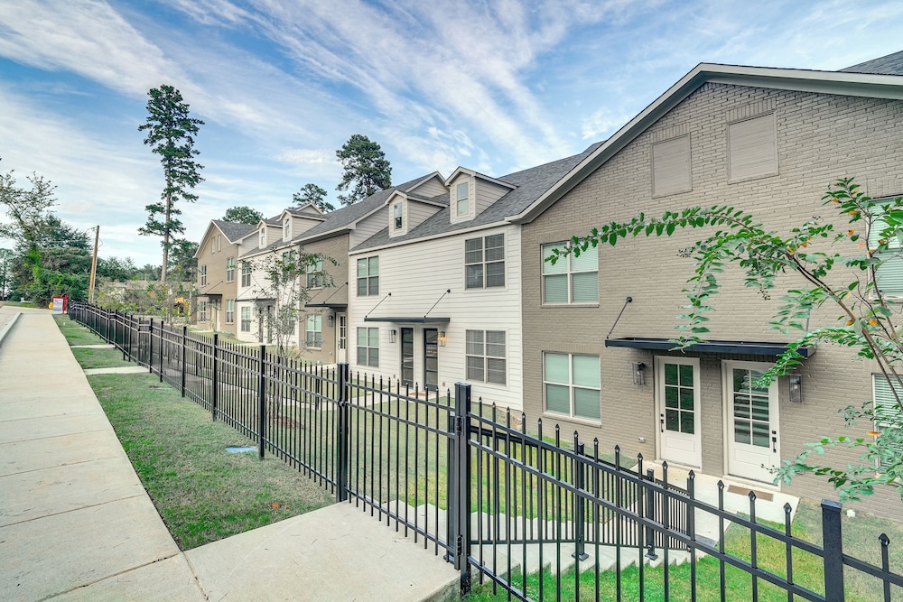 Walk to Louisiana Tech: Ruston Townhome