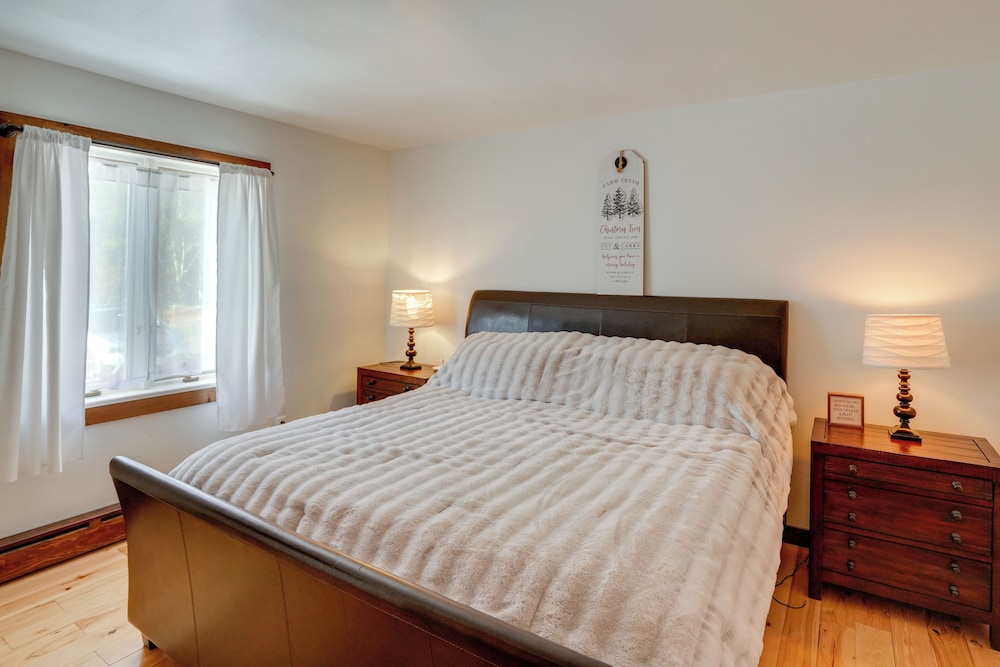 3 Mi to Colgate Lake: Mtn-view Home, Deck + Grill!