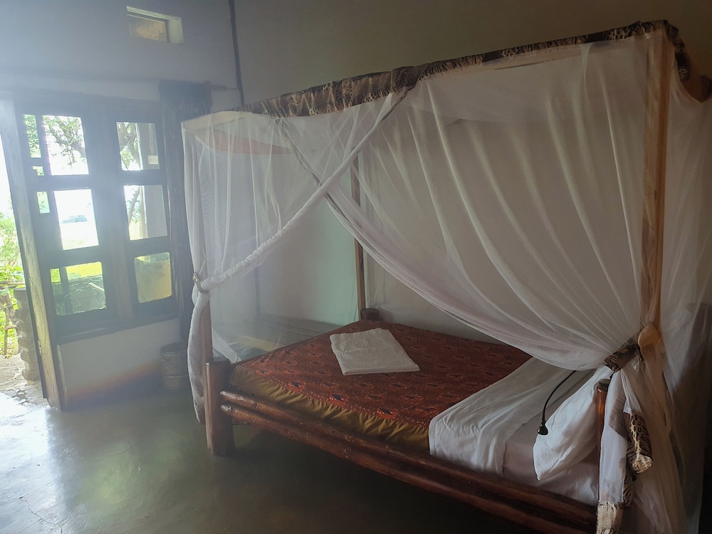 Pumba Safari Cottages view 3