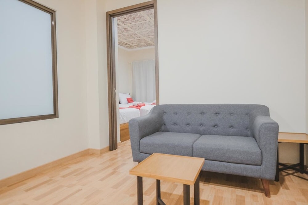 RedDoorz Plus near Soekarno Hatta Airport 2, Tangerang - 16