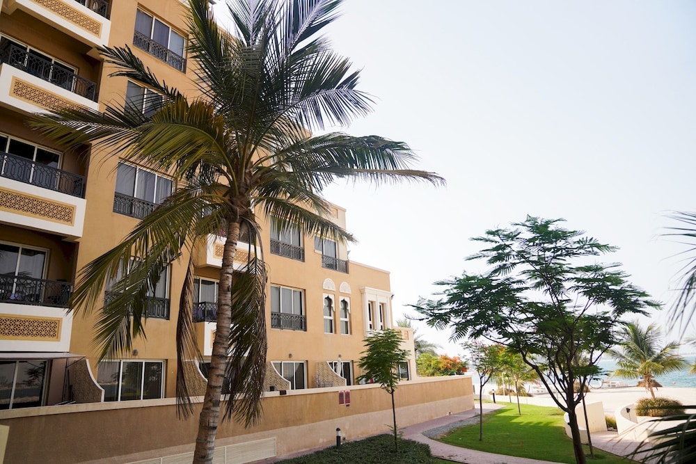 Stunning Sea View Apt. With Balcony - RAK