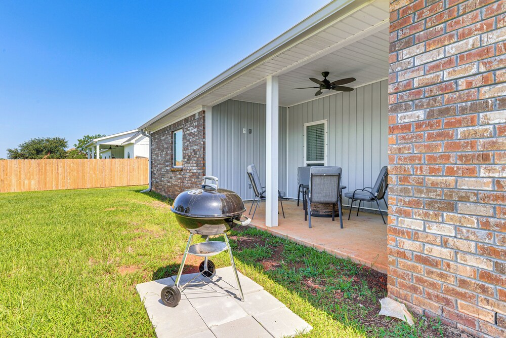 Suburban Bliss! Cozy Home w/ Neighborhood Perks