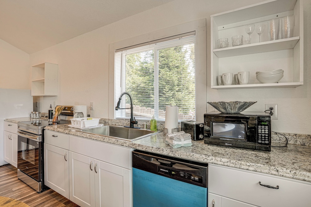 Quaint Concord Home w/ Covered Porch: Near Hiking