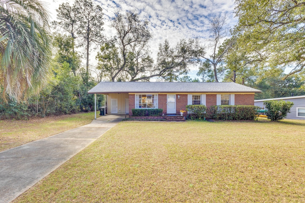 4 Mi to Fsu! Family Gem w/ Deck in Tallahassee