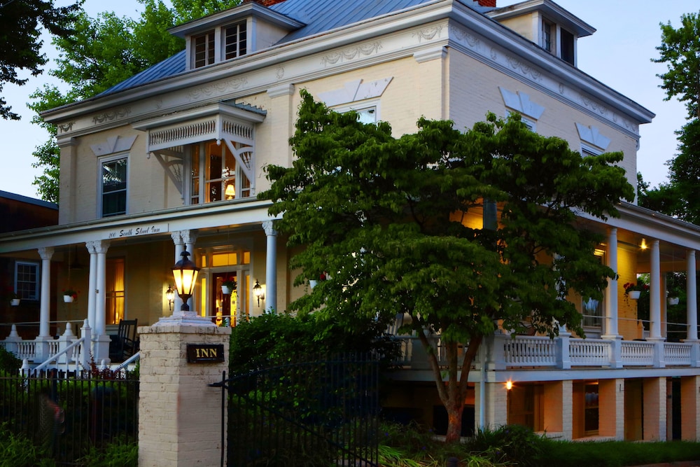 200 South Street Inn