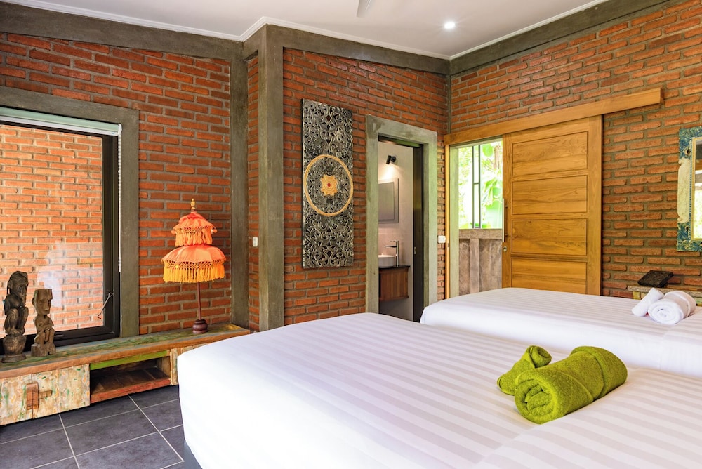 Alamanda Lovina Resort
