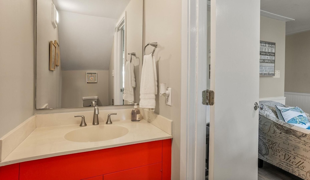 Condo with Resort Access - Great North Island Location